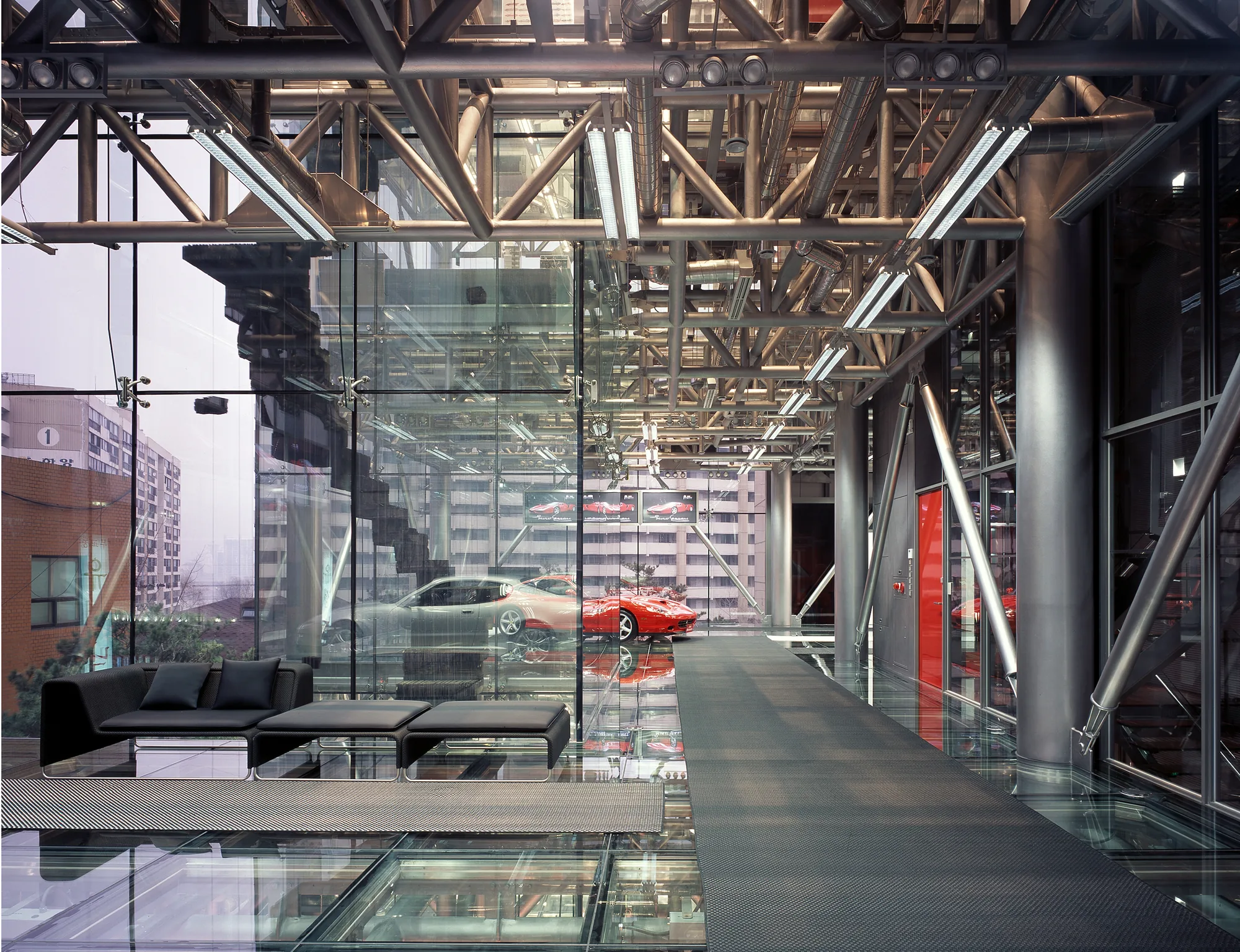2004 Ferrari Show Room — la-fraise 건축 연구소 설계